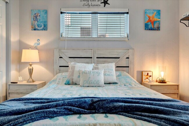 Building Photo - 11420 1st St E