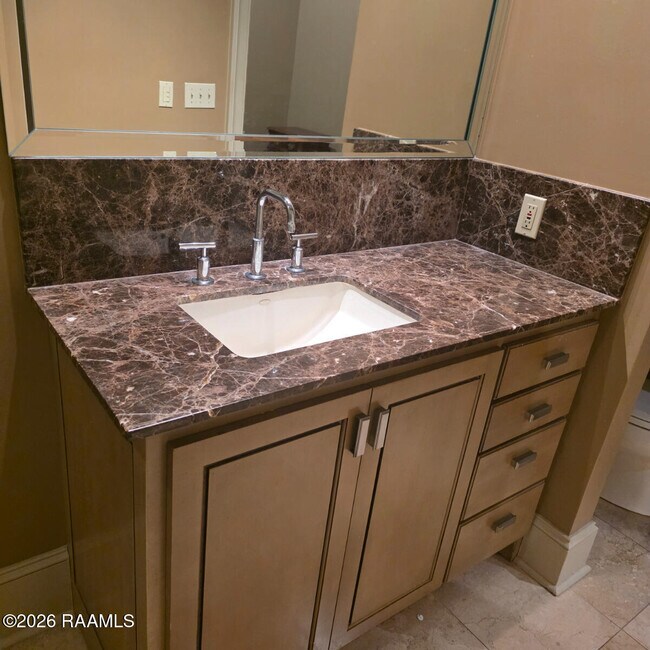 Building Photo - 302 Richland Ave