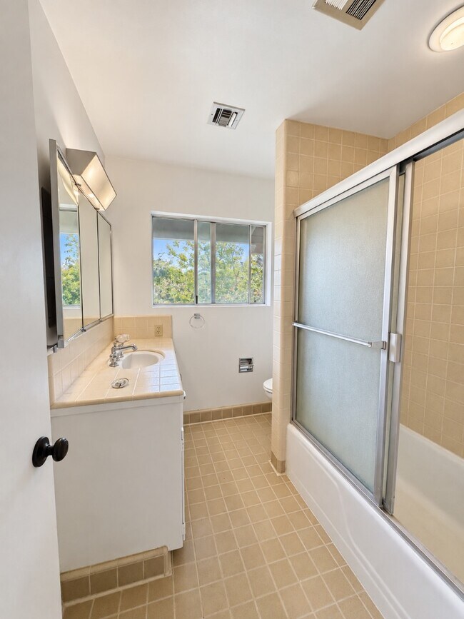 Building Photo - 309 Mar Vista Dr