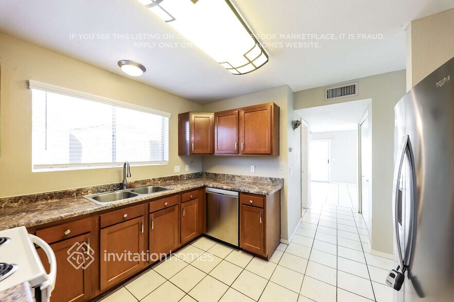 Building Photo - 1014 E Marco Polo Rd