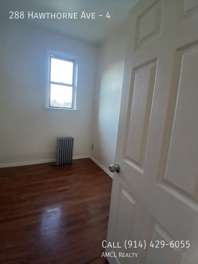 Building Photo - 288 Hawthorne Ave