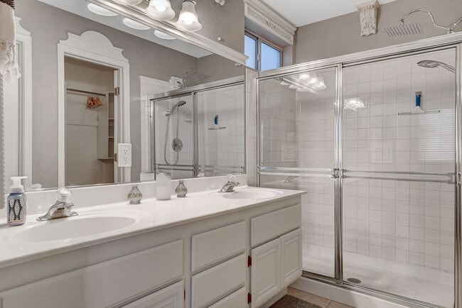 Building Photo - Fully Furnished 1-Story Home for Rent in t...