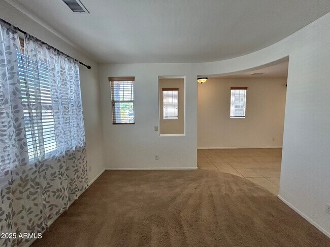 Building Photo - 1129 E Park Ave