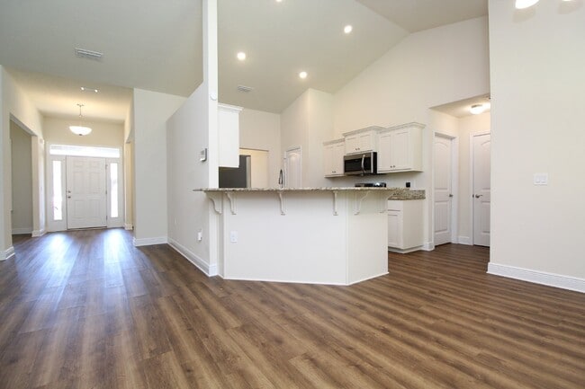 Building Photo - Ventura Estates Rental – 4 Bedrooms, 2 Bat...