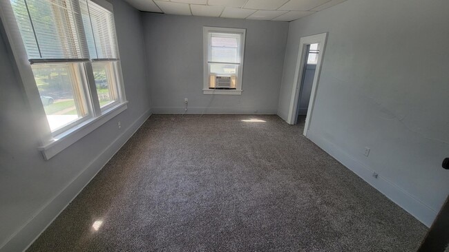 Building Photo - 20 N Willow St