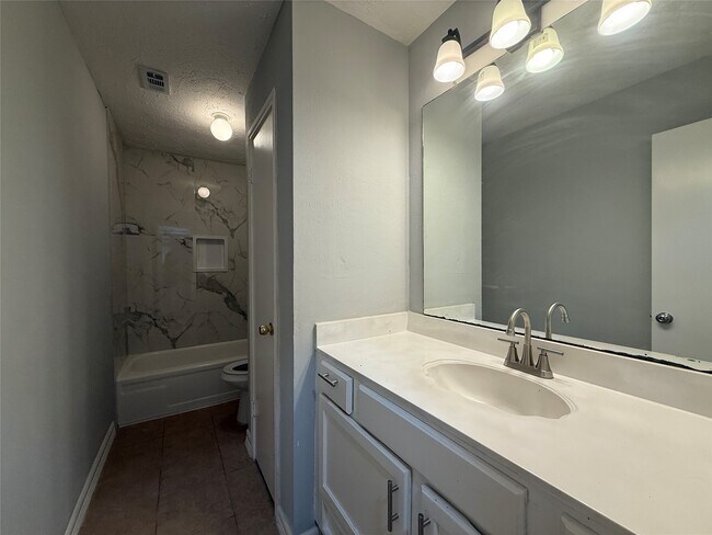 Building Photo - 8322 Sandy Glen Ln