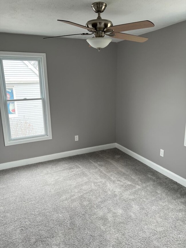 Building Photo - Gorgeous 4 bed, 2.5 bath stunner in Lakewood!