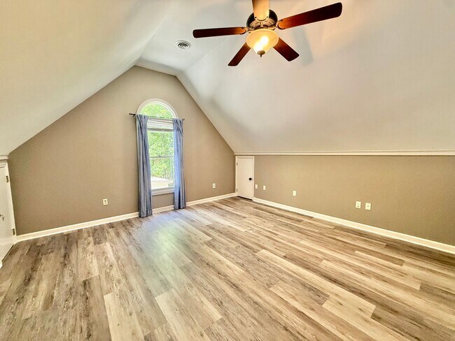 Building Photo - 309 Bullrun Valley Dr