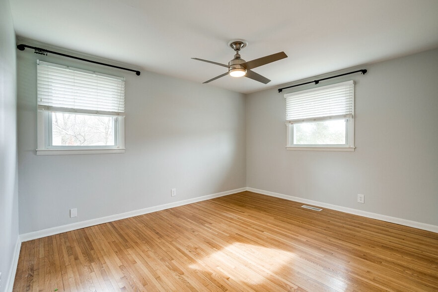 upstairs bedroom #1 - 539 Northcrest Dr