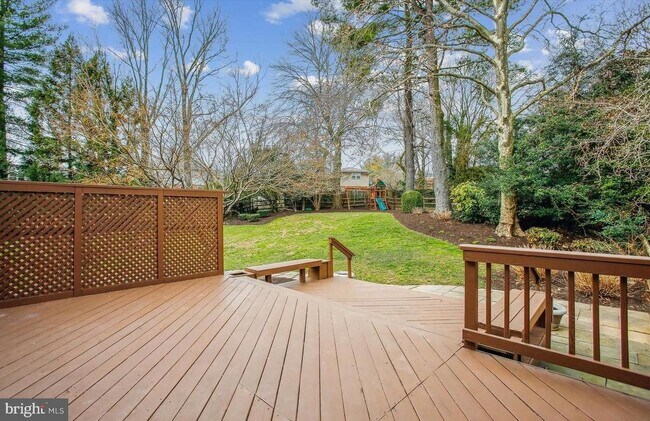 Building Photo - 7202 Heights Ct