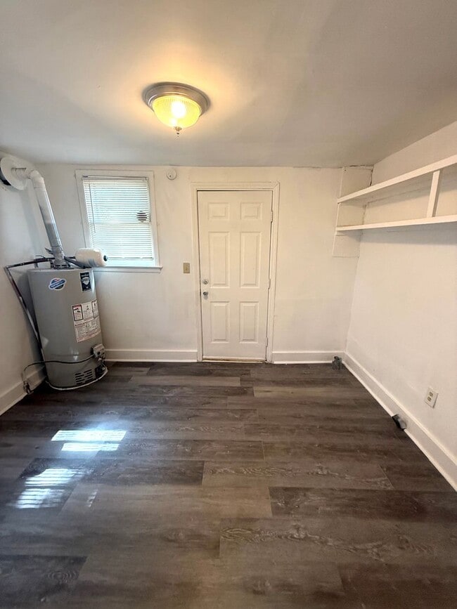 Building Photo - ** 2 Bed 1 Bath located in Highland Garden...