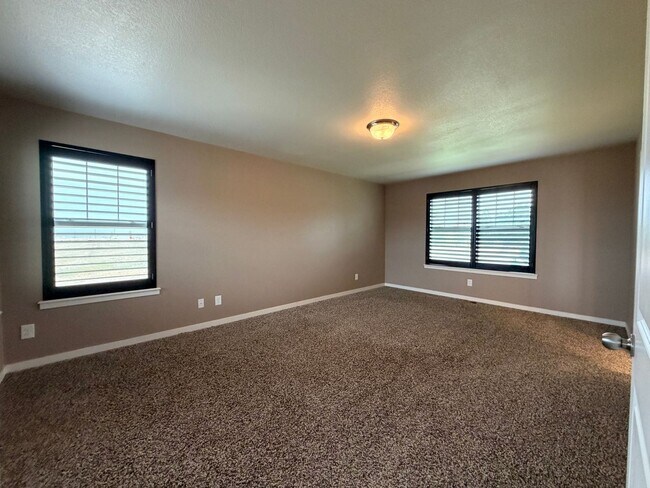 Building Photo - 3611 S Perth Cir
