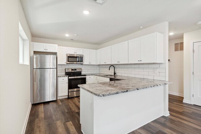 Building Photo - 1330 N 15th St