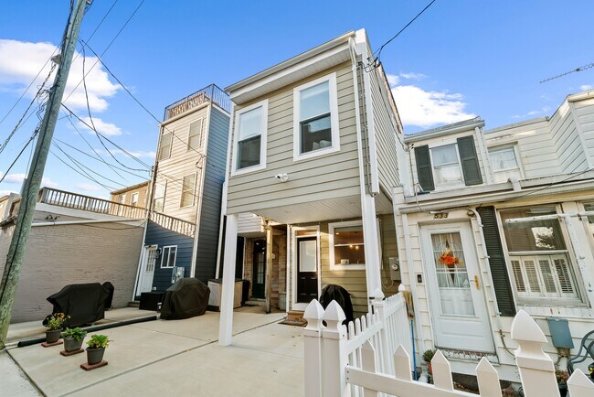 Building Photo - 531 E Fort Ave