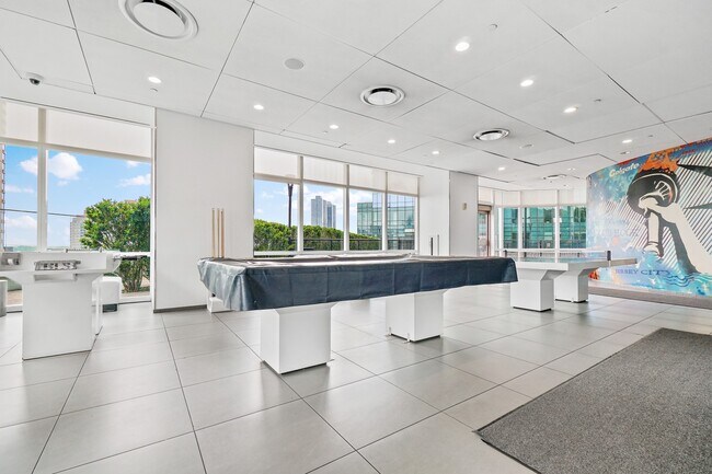 Building Photo - 77 HUDSON St