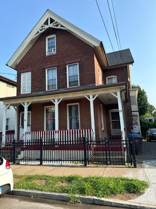 Primary Photo - 23 W Pearl St