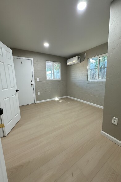 Building Photo - 120 W Blacklidge Dr
