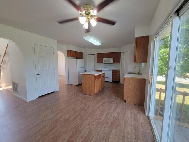 Building Photo - 101 Hemlock Ct