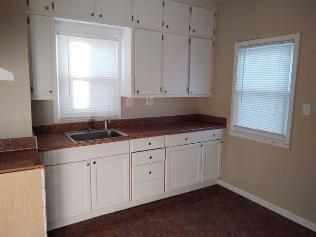 Building Photo - House 3 bedroom 1 bathroom