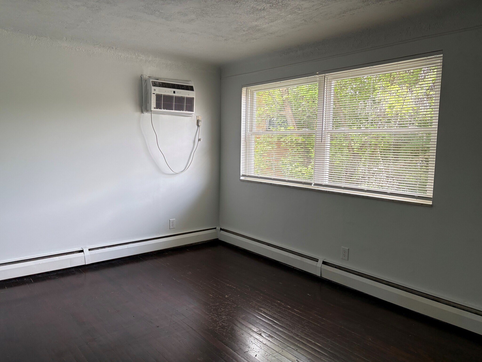 Building Photo - 2605 Chesterfield Ct