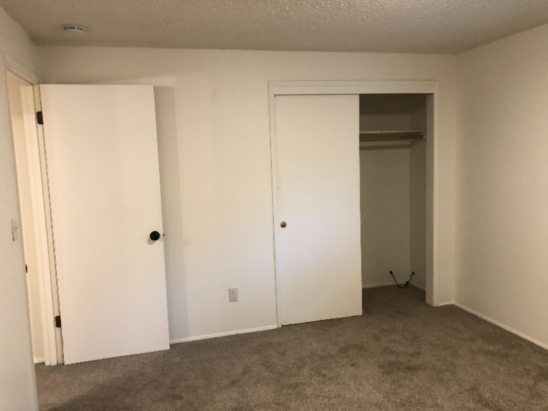 Building Photo - 946 Silver Lake Rd