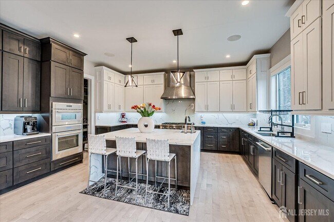 Building Photo - 3979 Park Ave