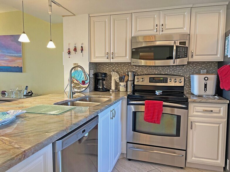 Building Photo - 15191 Cedarwood Ln