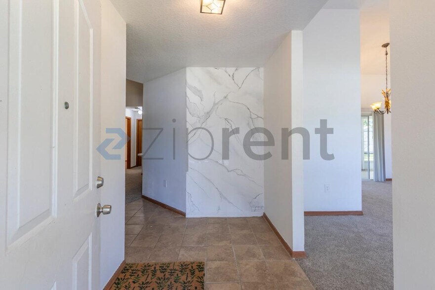 Building Photo - 7458 Carillon Ave