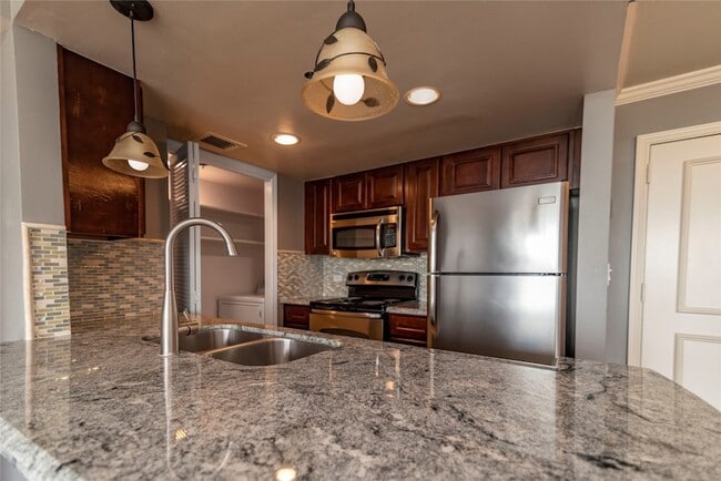 Building Photo - 3525 Sage Rd