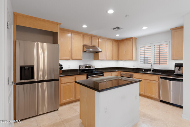 Building Photo - 6940 E Cochise Rd