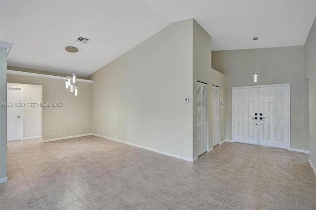 Building Photo - 10219 NW 48th Manor