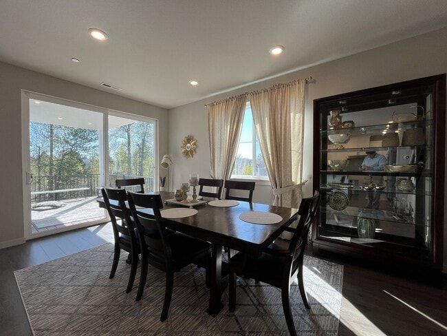 Building Photo - Spacious 5BR Home Near Mountainside High School with Loft, Balcony & Large Kitchen