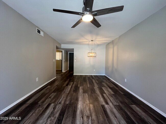 Building Photo - 3119 W Cochise Dr