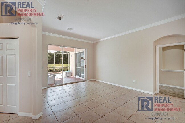 Building Photo - 652 Planters Manor Way