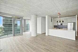 Building Photo - 1117 W Carroll Ave