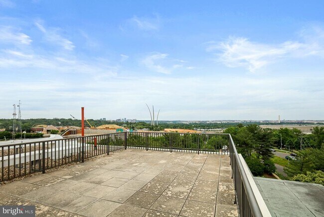 Building Photo - 1300 Army Navy Dr