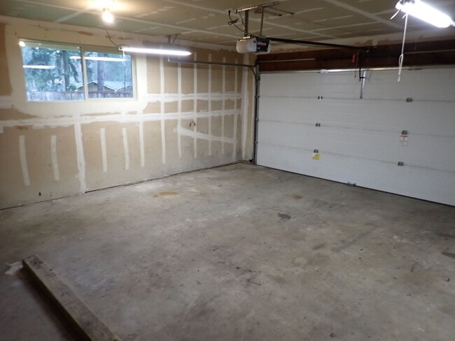 Building Photo - Puyallup Duplex