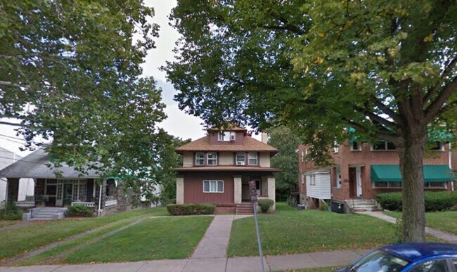 Building Photo - 2419 Beechwood Blvd