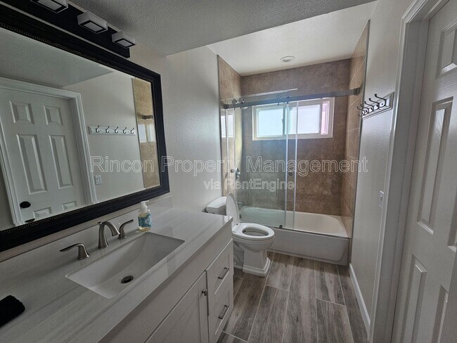 Building Photo - 4926 Island View St