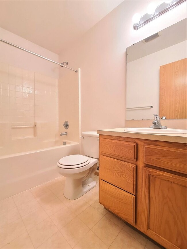 Building Photo - HudDea#7