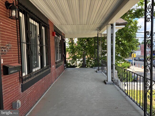 Building Photo - 5356 Cedar Ave