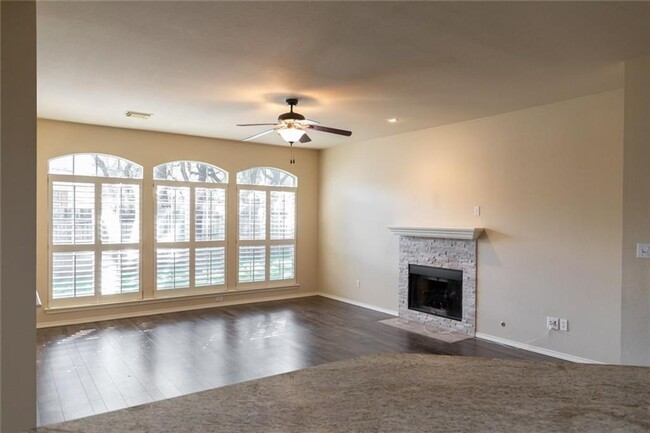 Building Photo - Stunning 4-Bedroom Single Family Home Just...
