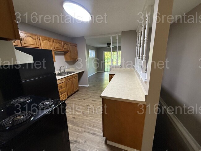 Building Photo - $1400 - 3 bedroom / 1 bathroom - Single Family Home