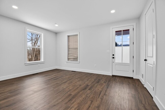 Building Photo - Spacious New Build in Quiet Glenmont / Silver Spring - Available Now