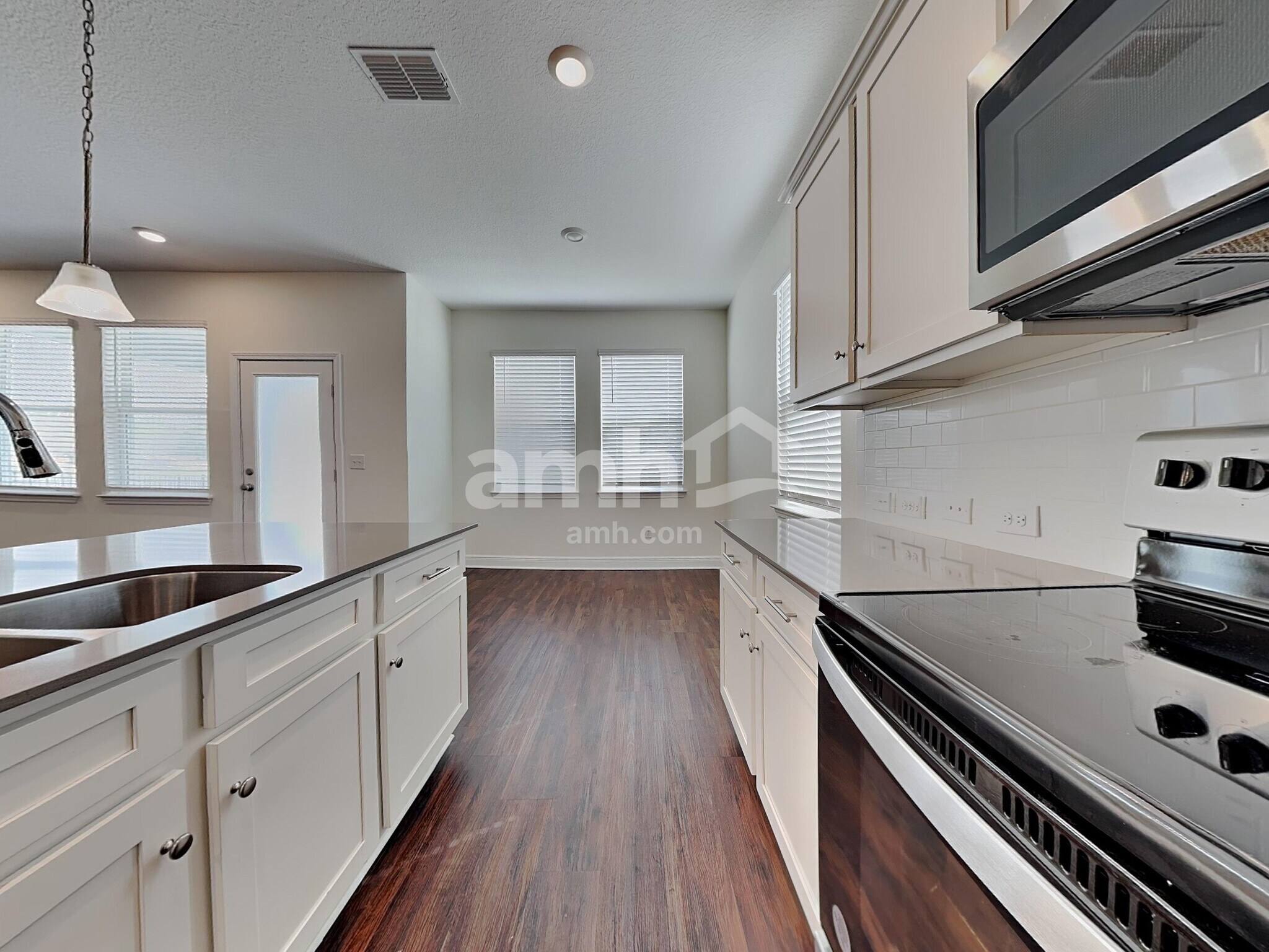 Building Photo - 27592 St Andrews Ave