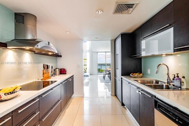 Building Photo - 7928 East Dr