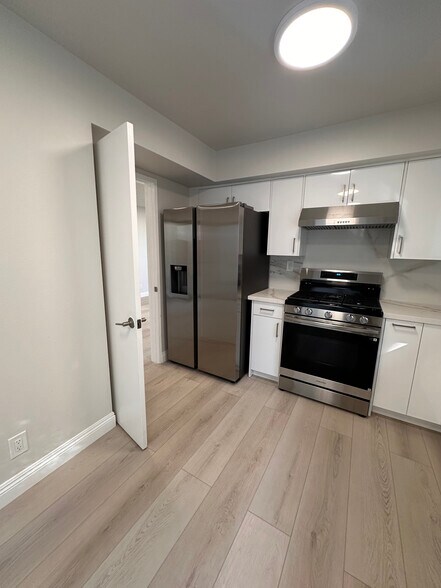 All New Kitchen - 4300 Via Marisol