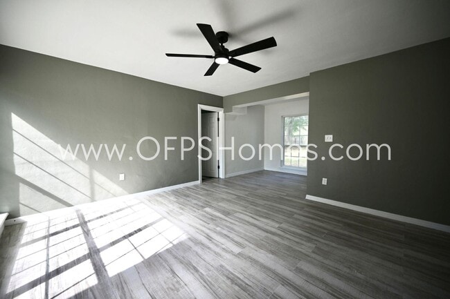 Building Photo - 131 Adkinson Dr