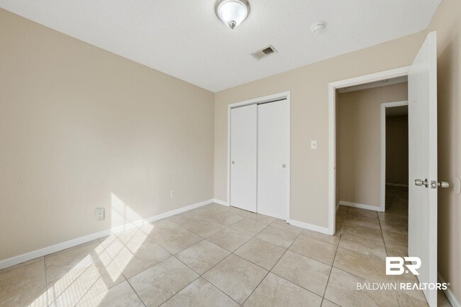 Building Photo - 6413 Schoel Ln