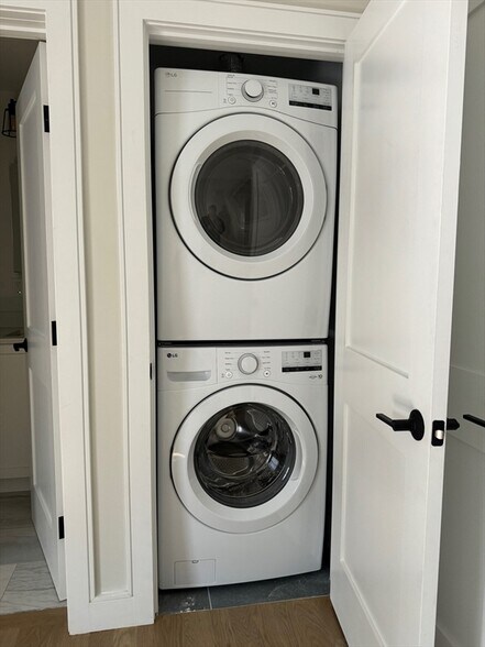 Building Photo - 13 Reedsdale St